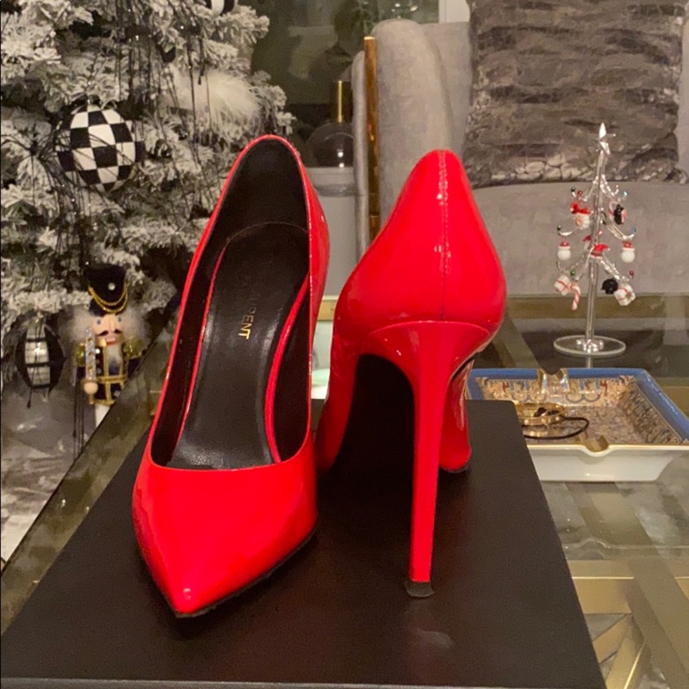 YSL patent pump in neon pink.